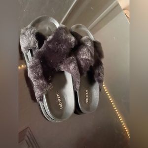 WMNS Plush Open-Toe Crisscross Slippers